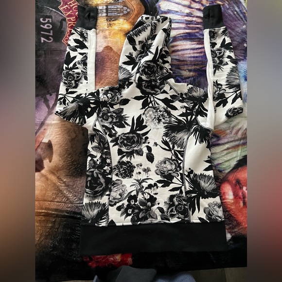 Size 6 Lululemon Tie dye Hoodie - Picture 3 of 5